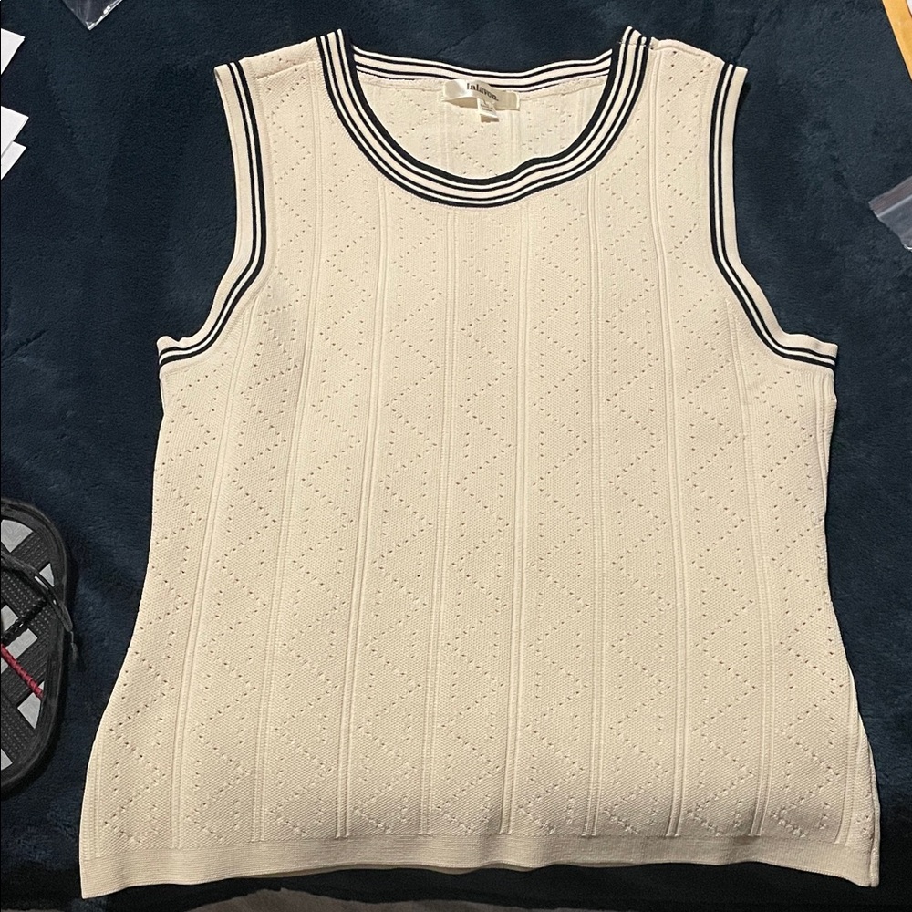 Lalavon Sleeveless Cream Knit Top